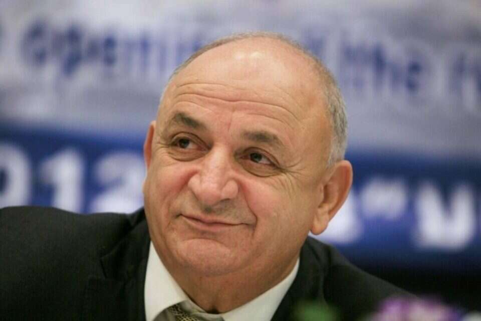 יצחק תשובה , יהושע יוסף