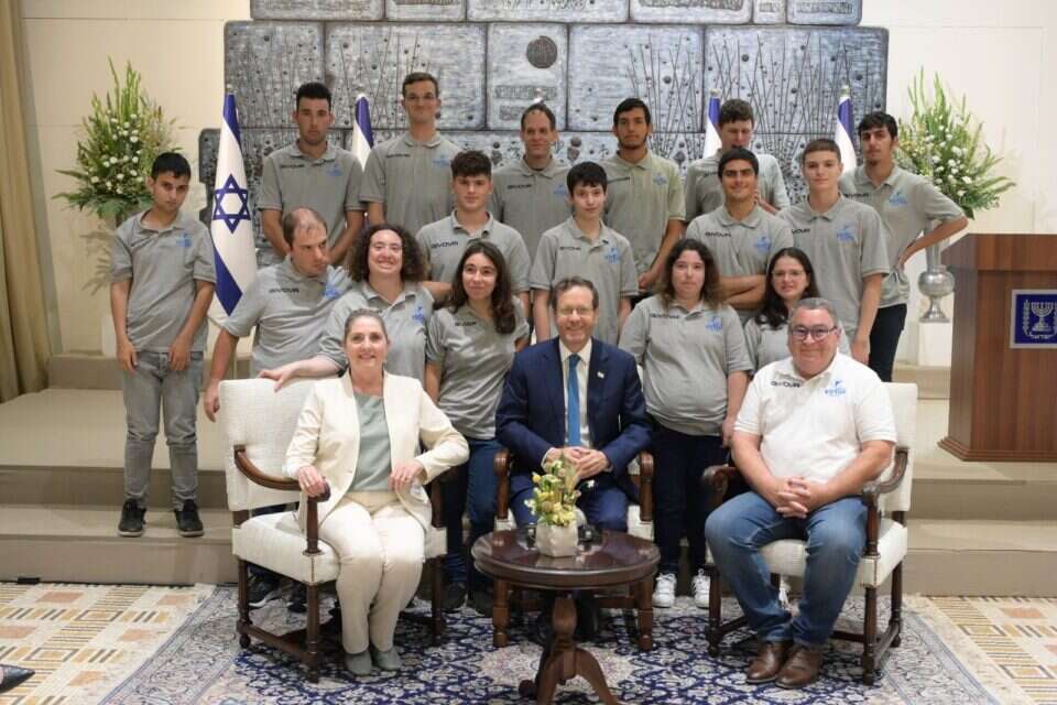 הרצוג וספורטאי וירטוס , עמוס בן גרשום/לע"מ