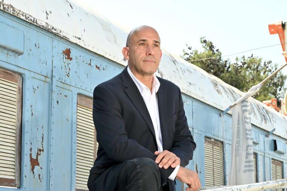 "יש נטייה אנושית להיות שבויים בקונספציה". אמיר אביבי