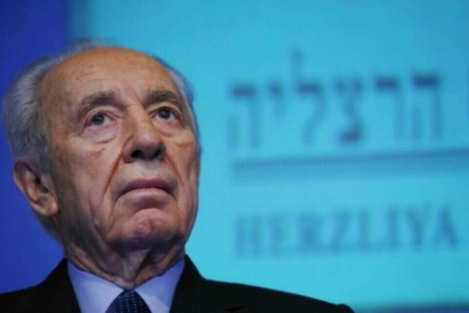 צילום: יהושע יוסף // פרס, אתמול בכנס. "לחזק את ידי מקבלי ההחלטות" ,