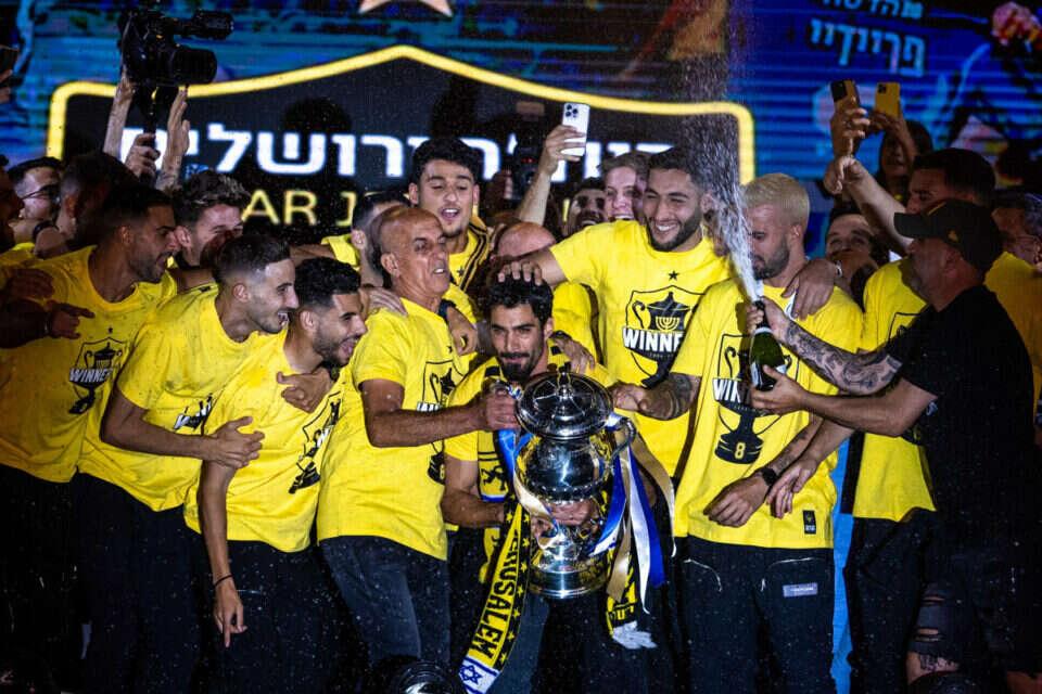 בית"ר חוגגת בגן סקאר , אורן בן חקון