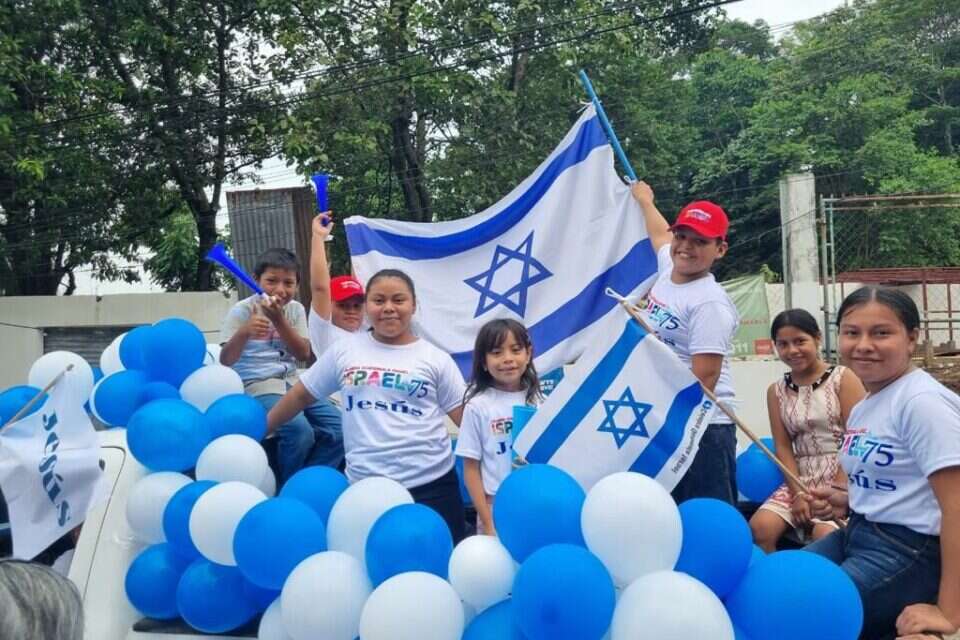 ילדים בגואטמלה חוגגים עצמאות לישראל , שגרירות ישראל בגואטמלה