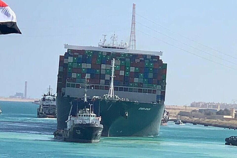 הספינה "אבר גיבן" שחסמה את תעלת סואץ במשך שישה ימים ב-2021 , רויטרס