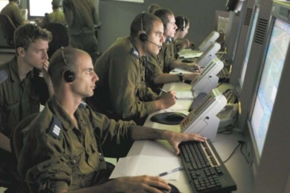 מרכז שליטה בחיל האוויר , זיו קורן
