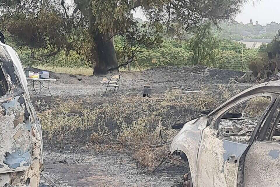 הרכבים השרופים בשריפת החורשה באזור זיקים/כרמיה , דוברות כבאות והצלה לישראל מחוז דרום