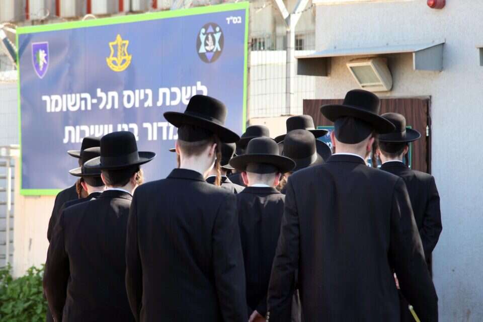 עשרות חרדים, התייצבו היום בצהריים, ב לישכת הגיוס ב תל השומר
, גדעון מרקוביץ'