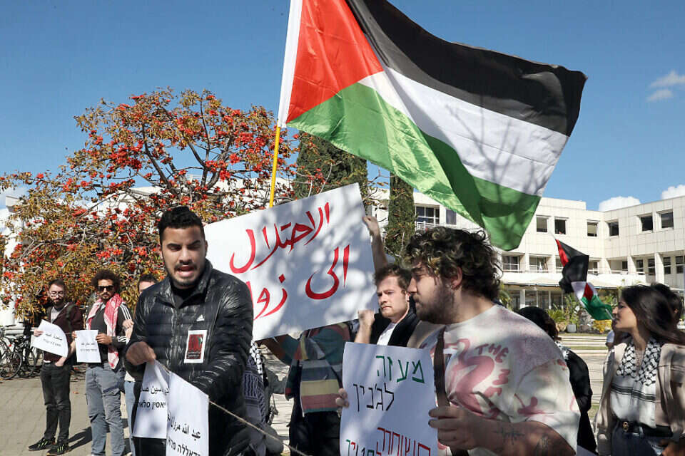 סטודנטים מניפים את דגל הרשות הפלשתינית באוניברסיטת תל אביב , גדעון מרקוביץ'