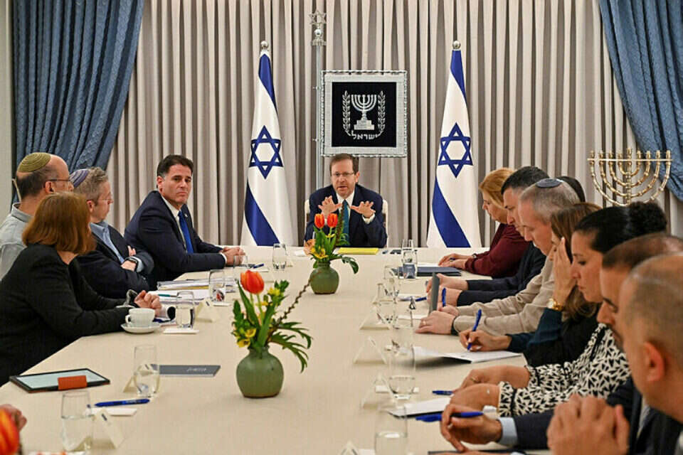 השיחות בבית הנשיא , קובי גדעון\לע"מ