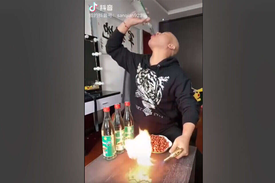 משפיען השתכר למוות מול המצלמות , צילום מתוך עמוד הטוויטר