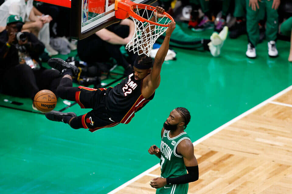 באטלר מטביע. מיאמי בגמר NBA , AP 