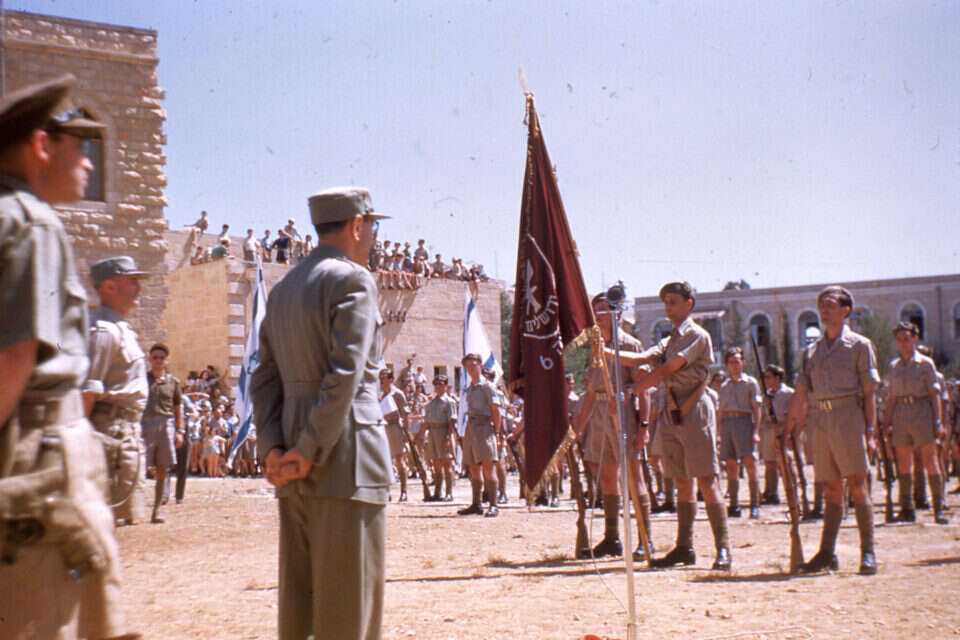טקס הקמת צה"ל בגימנסיה רחביה בירושלים , משה מרלין לוין /אוסף מיתר / הספרייה הלאומית / האוסף הלאומי לתצלומים על שם משפחת פריצקר