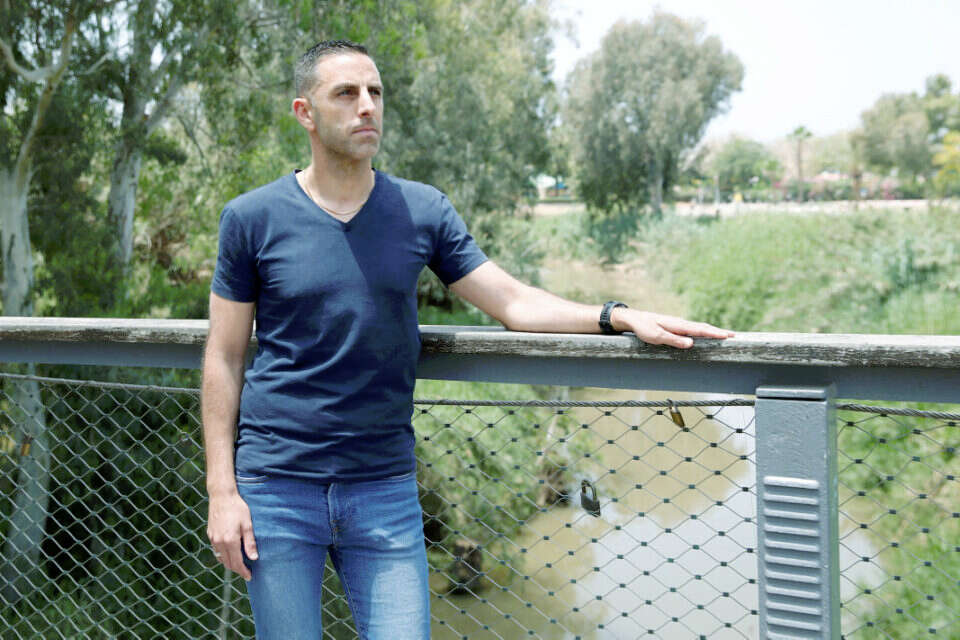 רועי ריינשרייבר. "אנחנו מותחים את חבל הגבול" , אלן שיבר