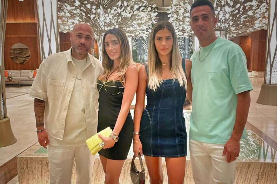 האחים אבי וערן עם בנות הזוג , פרטי