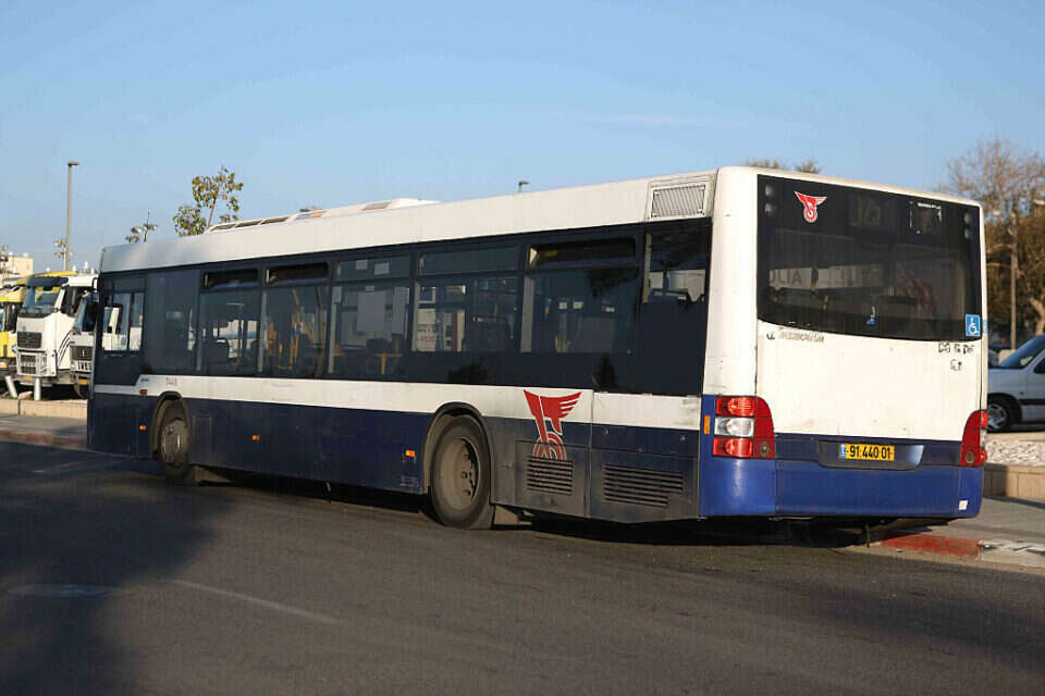 אוטובוס של חברת דן (לרכב המצולם אין קשר לכתבה) , יהושע יוסף