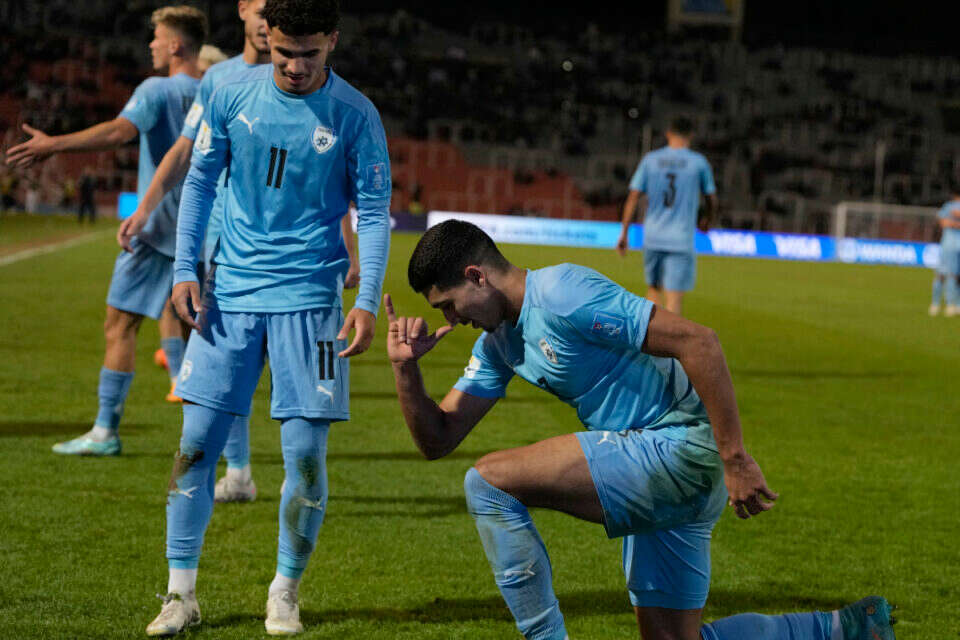 ענאן חלאילי חוגג את השער המרגש של נבחרת ישראל. מי היה מאמין? , אי-פי