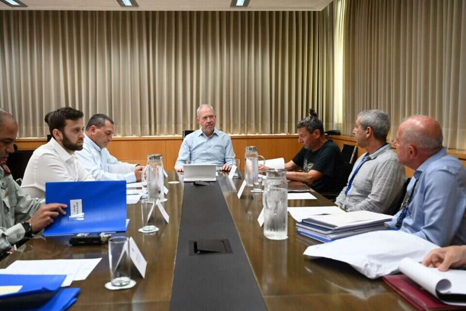 גלנט עם ועדת הפרס לביטחון ישראל , ניקול לסקבי/דוברות שר הביטחון