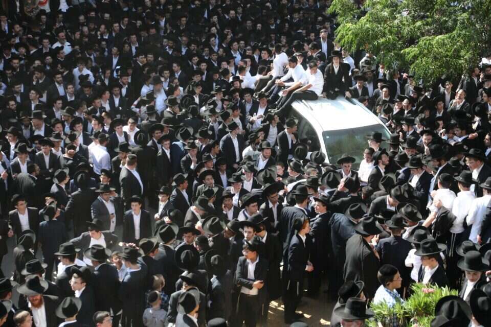 הלווייתו של הרב אדלשטיין