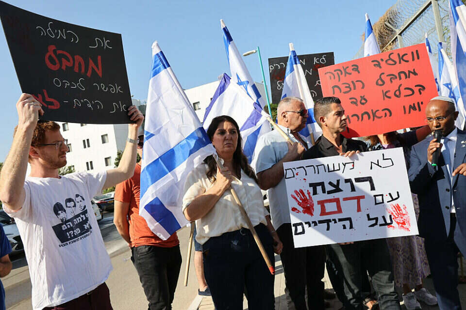 הפגנה נגד שחרורו של וליד דקה , יהונתן שאול