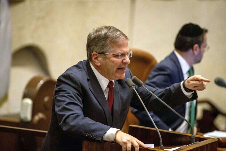שר החינוך יואב קיש , אורן בן חקון