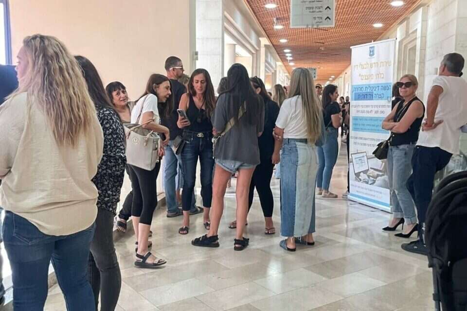 הורי הילדים באחד מהדיונים בבית המשפט (ארכיון) , שני מרקוס