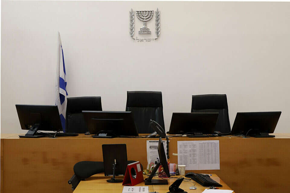 בית משפט אילוסטרציה , הרצי שפירא