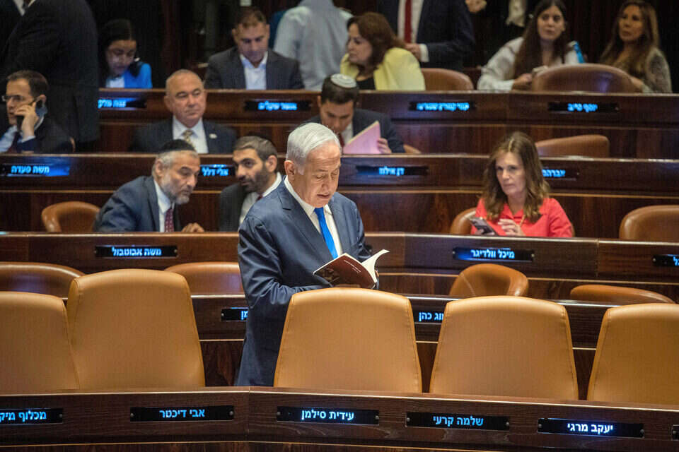 רוצה להשקיט גם את ההתמרמרות מבית וגם את המחאה. נתניהו, השבוע בכנסת