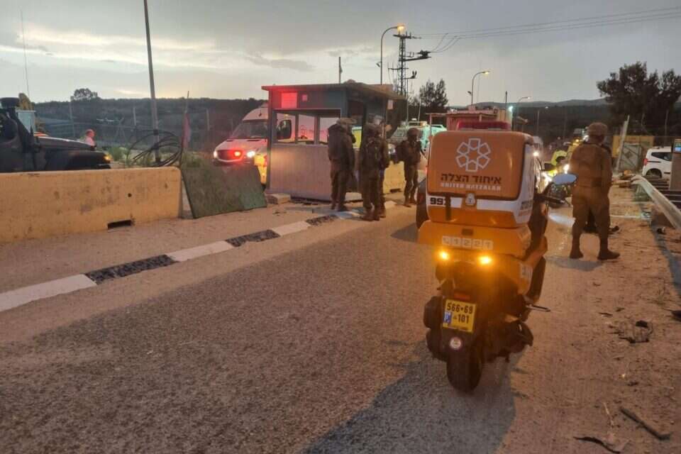 מעבר רנתיס (ארכיון) , אגף תקשורת איחוד הצלה