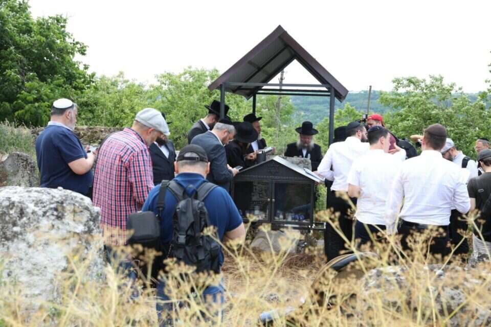 פליטים יהודים מאוקראינה בקבר הרב , באדיבות הקהילה היהודית במולדובה