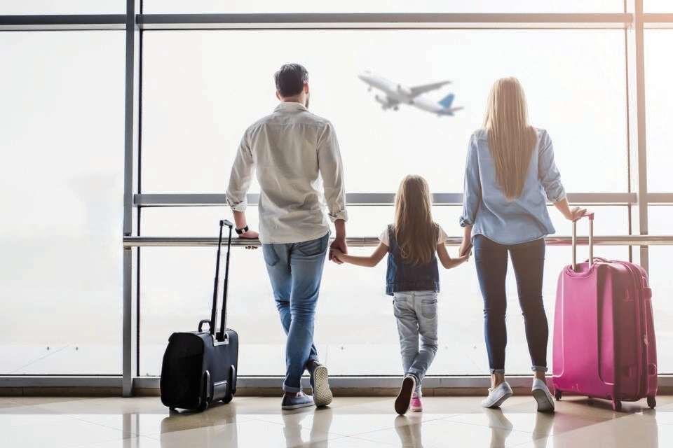 משפחה בנמל תעופה (אילוסטרציה) , Thinkstock Photos