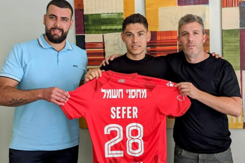 אנטוניו ספר לאחר החתימה. מתרגש , דוברות הפועל באר שבע