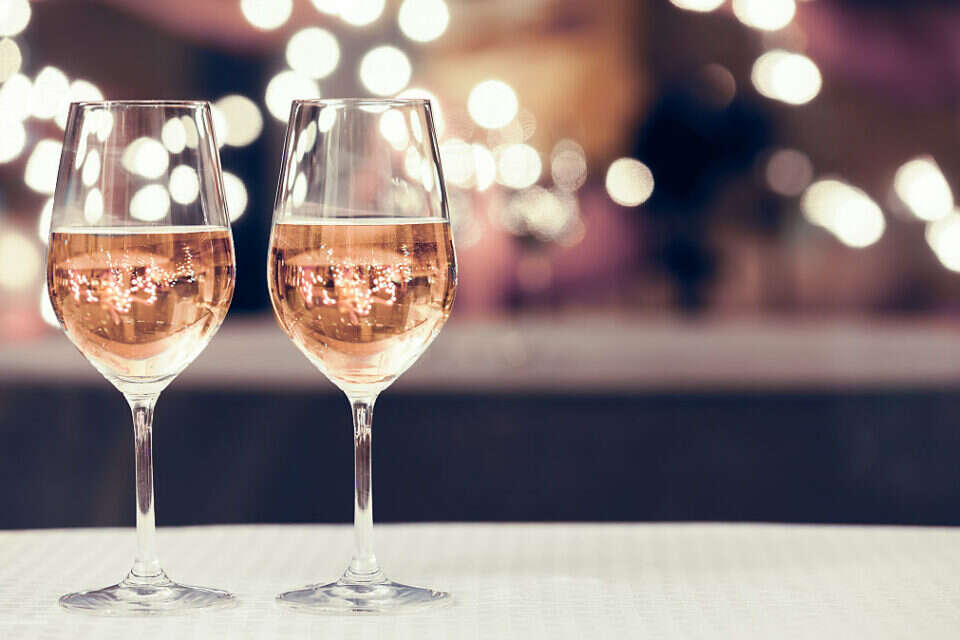 ארוחת ערב במסעדה , Getty Images