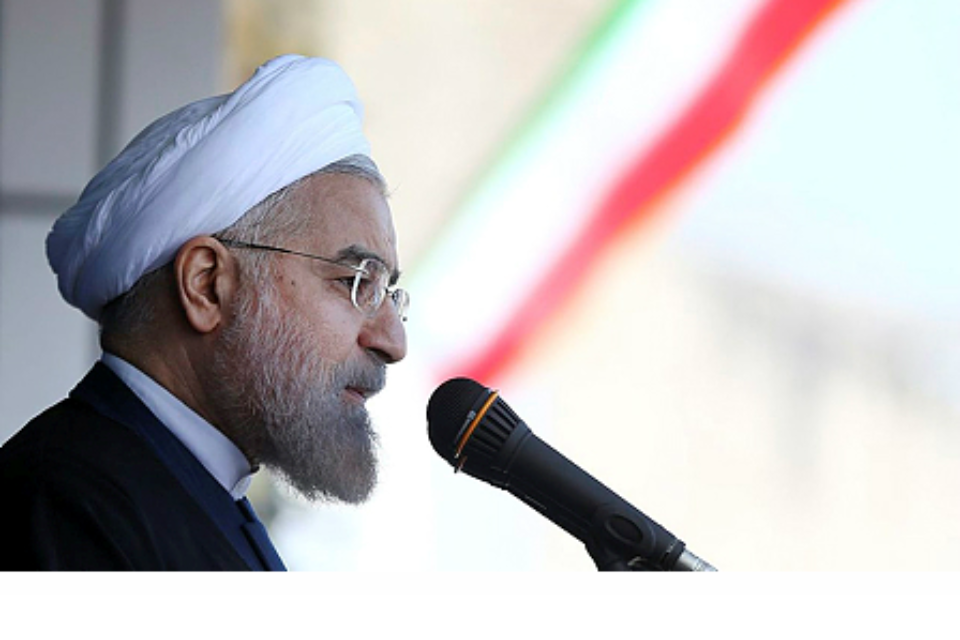 רוחאני עוקץ את חמינאי: "ההגזמה בכוחנו הצבאי היא בגידה וטיפשות"