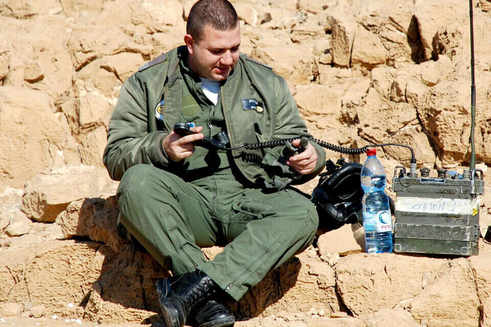 מילדות נשא ר' עיניים אל אחיו הגדול אורן , 