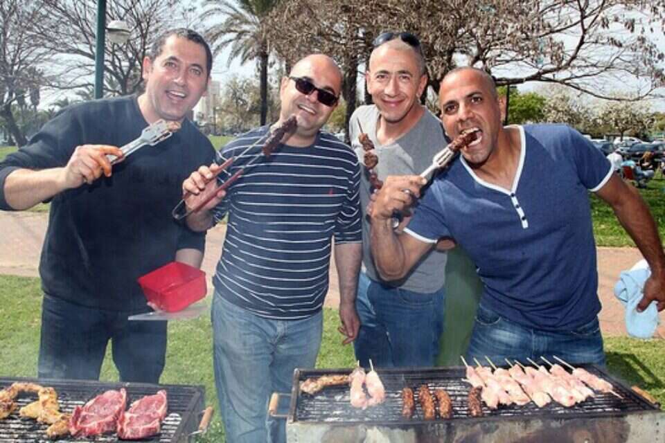 בחירות 2015. צילום: גדעון מרקוביץ' // עושים על האש בפארק הירקון בתל אביב ,