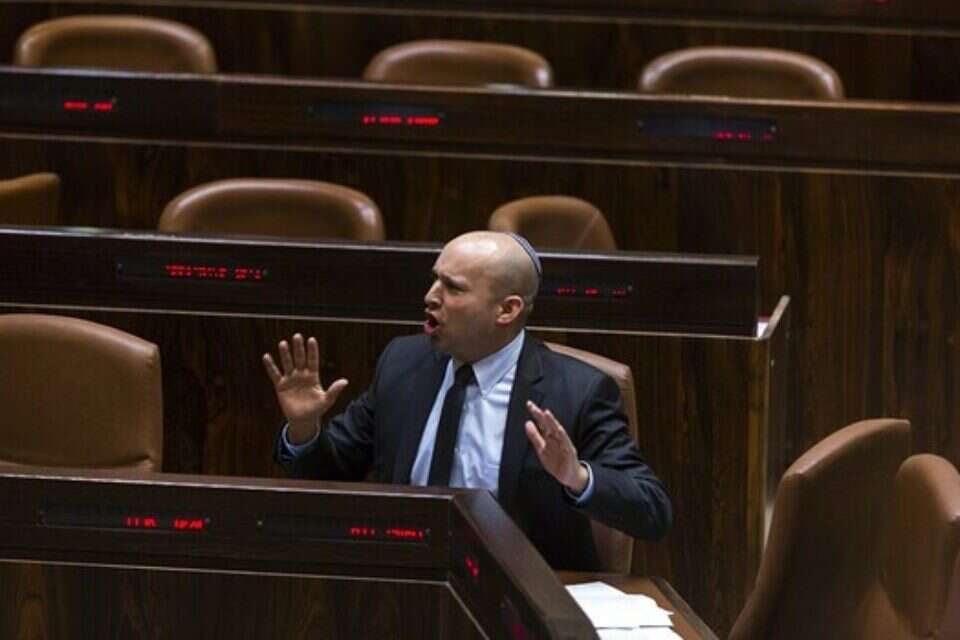 נפתלי בנט במליאת הכנסת // צילום: דודי ועקנין // נפתלי בנט במליאת הכנסת ,