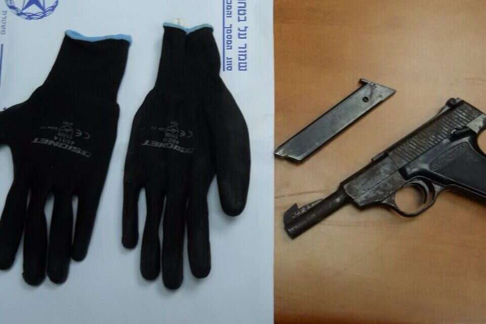 הנשק שנמצא אצל החשוד // הנשק שנמצא אצל החשוד , 