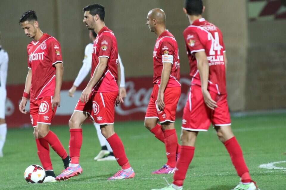 שחקני הפועל ת"א. דממה בחדר ההלבשה לאחר ההפסד // יוסי שקל // שחקני הפועל ת"א. דממה בחדר ההלבשה לאחר ההפסד  , 