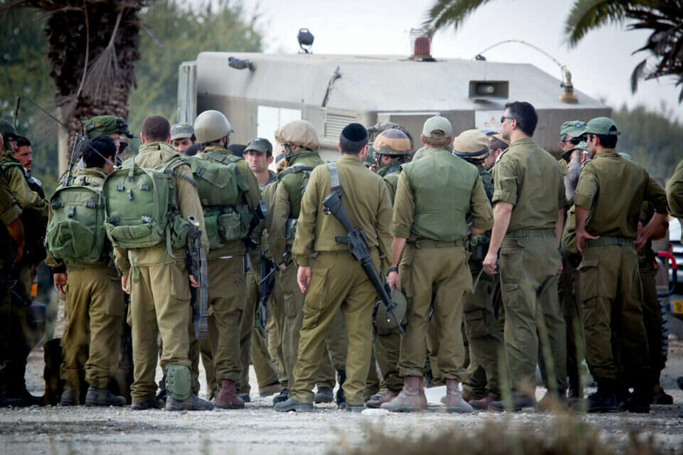 מתרגלים עימות בשטחים // צילום: משה שי (ארכיון) // מתרגלים עימות בשטחים , 