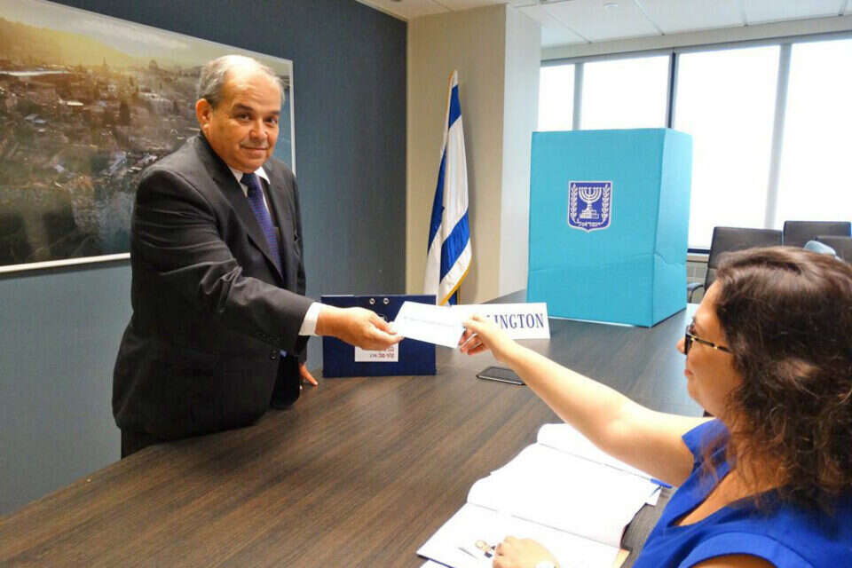 אנחנו בוחרים, לא העולם // אנחנו בוחרים, לא העולם ,