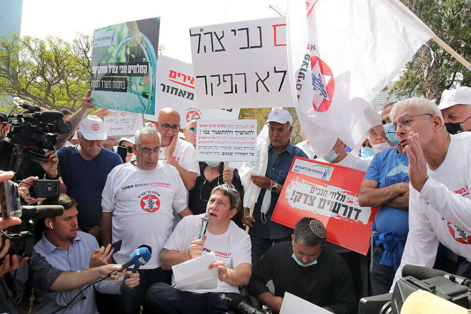 עידן קלימן, יו"ר ארגון נכי צהל, בהפגנה של נכי צה"ל בעקבות הצתתו העצמית של איציק סעידיאן ב-2021
, גדעון מרקוביץ