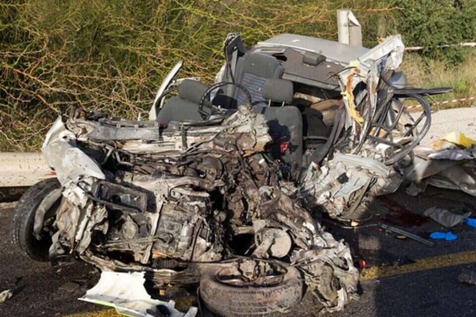 המכונית ההרוסה, אתמול // צילום: מישל דוט קום // המכונית ההרוסה, אתמול ,