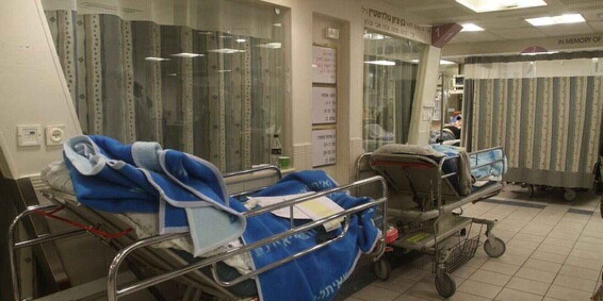 מאושפזים במסדרונות // צילום: רוני שיצר (ארכיון) // מאושפזים במסדרונות ,