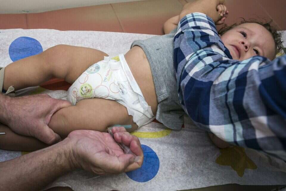 חיסון חצבת // מחסנים את התינוק , .