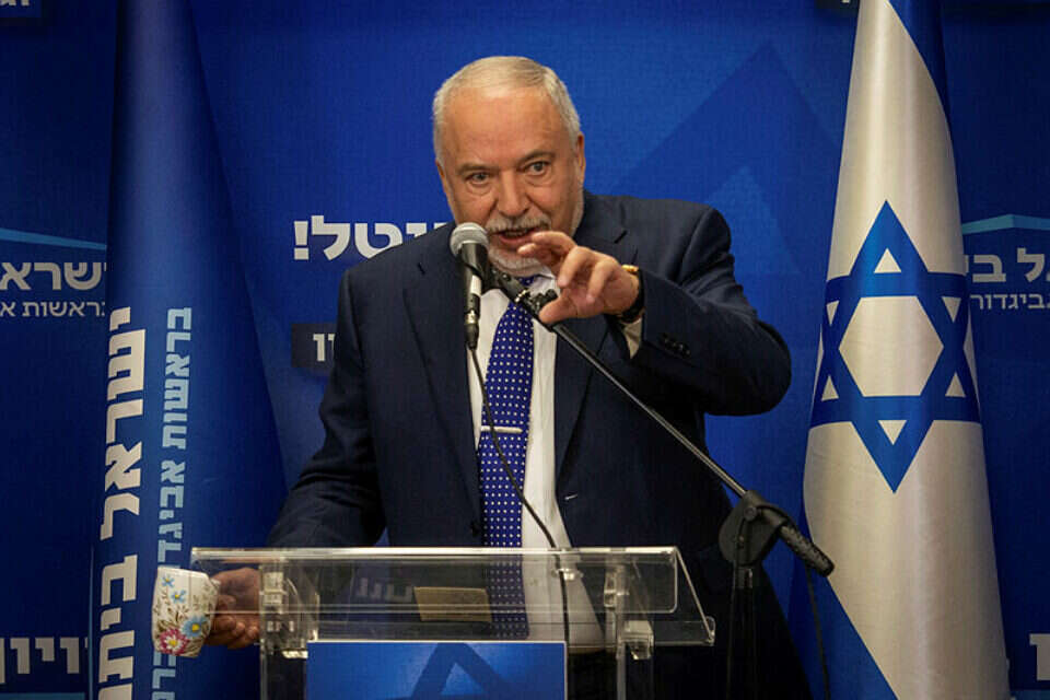 ליברמן. לזרוק את החרדים עם מריצה למזבלה , אורן בן חקון