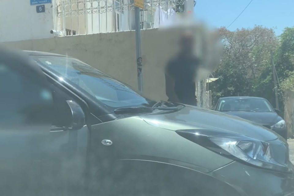 התוקף יוצר מרכבו וצועד אל הקורבן , דוברות המשטרה