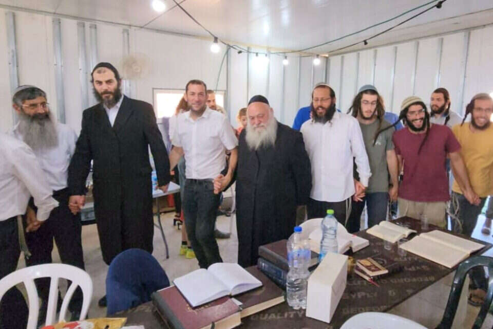 שר הבינוי והשיכון גולדקנופף באביתר , רועי חדי