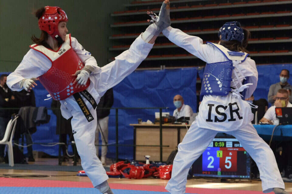 אבישג סמברג בפעולה. מגוננת על ישראל , אורן אהרוני