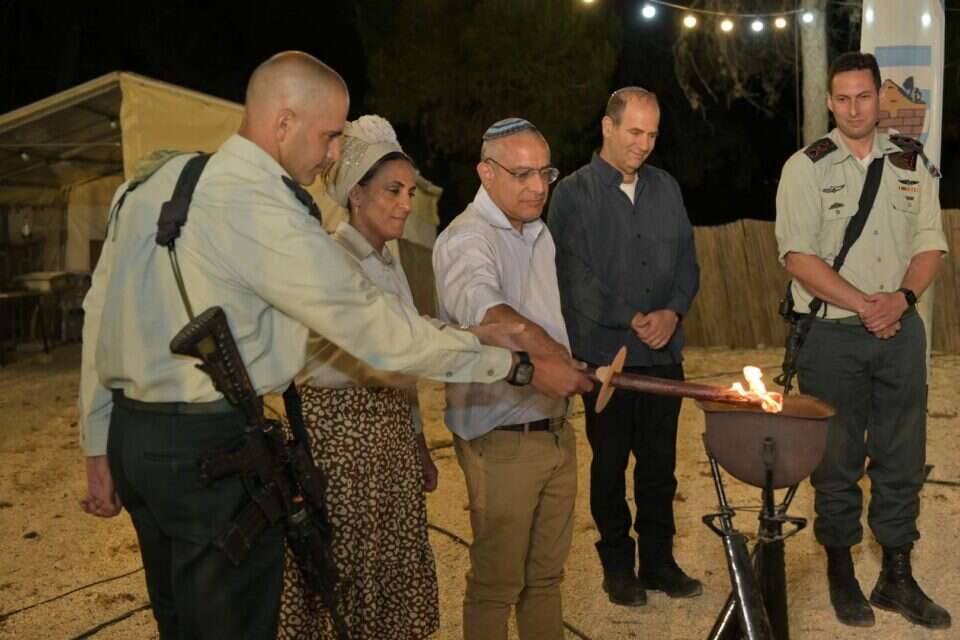 האירוע, הערב , מאיר אליפור