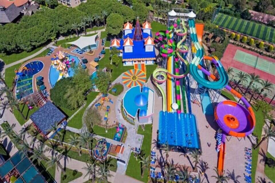 פארק המים במלון IC Green Palace המשווק בלעדית על ידי קווי חופשה , באדיבות קווי חופשה