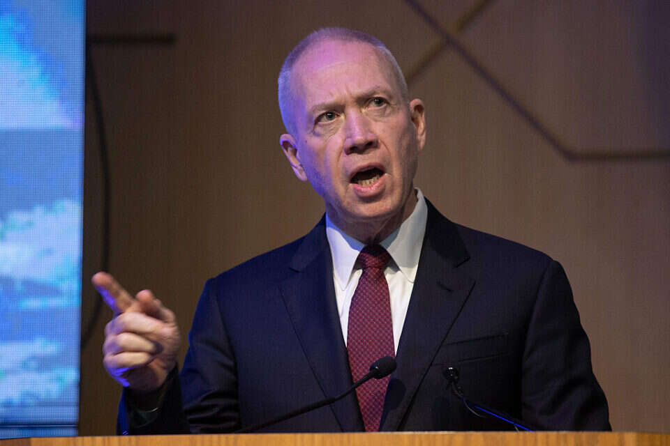 שר הביטחון גלנט
, אורן בן חקון